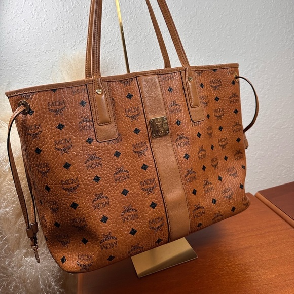 MCM Reversible Liz Vicetos Tote Bag - Picture 5 of 15